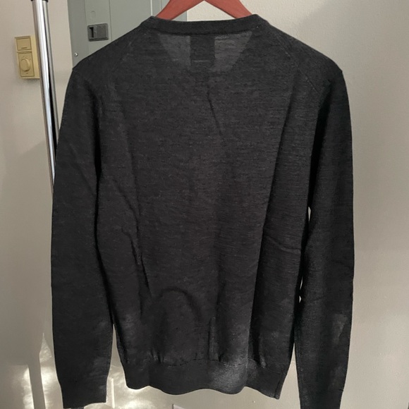 NWT H&M Merino Wool V-Neck Sweater - Picture 3 of 7
